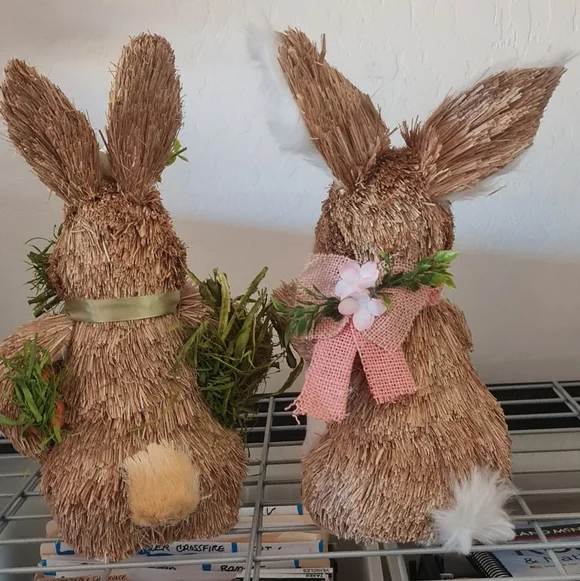 Michaels Sisal Bunny by Ashland Set/2 Carrot & Egg - White Fake Fur - EUC - Picture 3 of 6